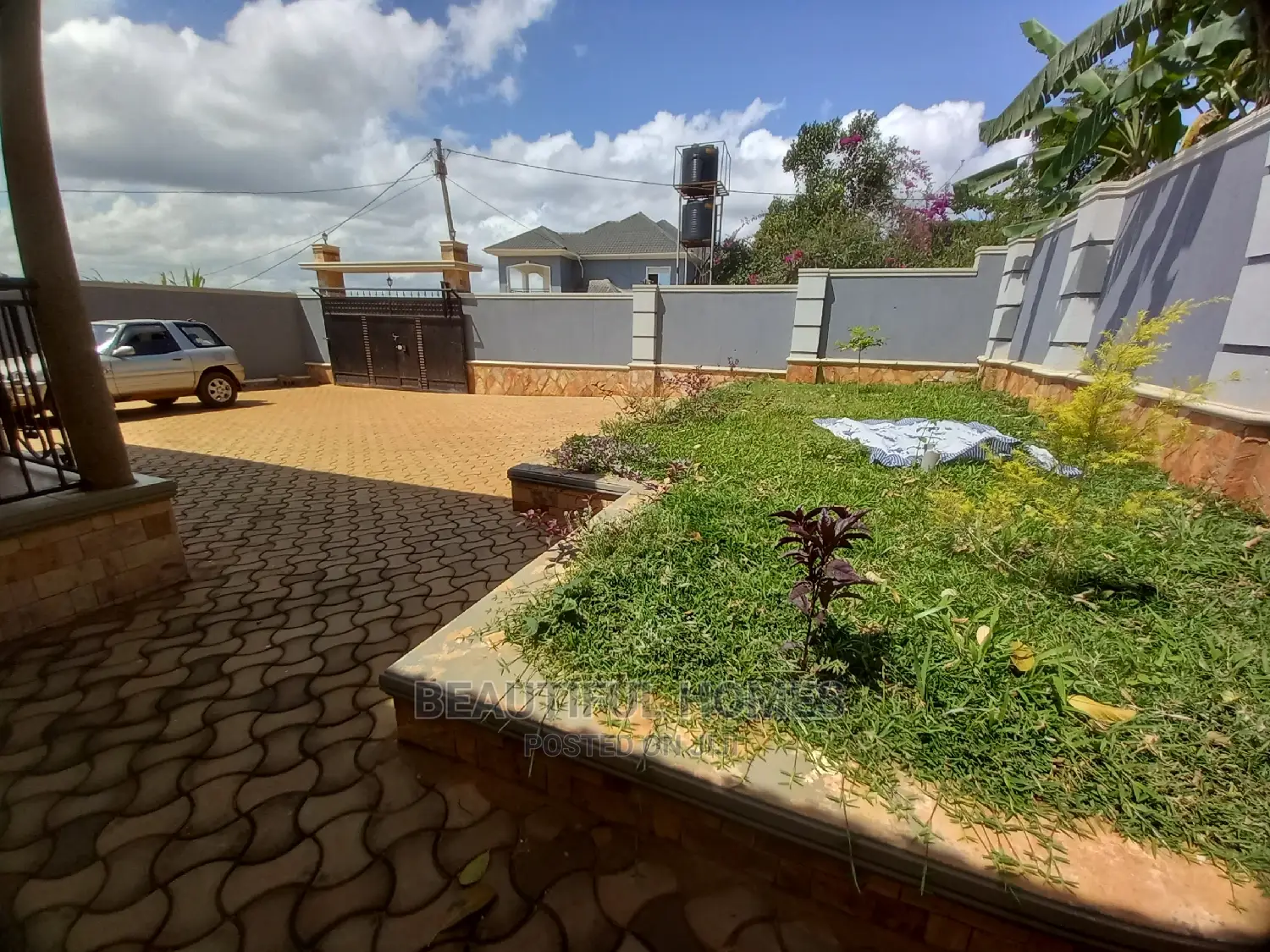 Furnished 4bdrm House in Kira Organised for Sale in Kira