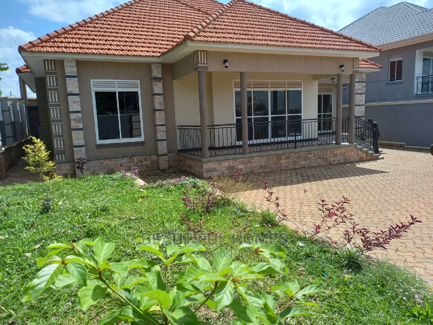 Furnished 4bdrm Bungalow in Kira Posh for Sale in Kira