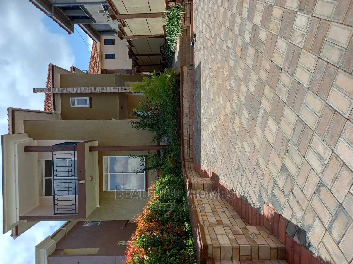 Furnished 4bdrm Duplex in Kira Corporate for Sale in Kira