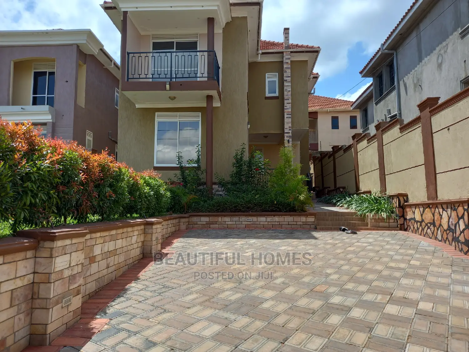 Furnished 4bdrm Mansion in Kira Tarmacked for Sale in Kira