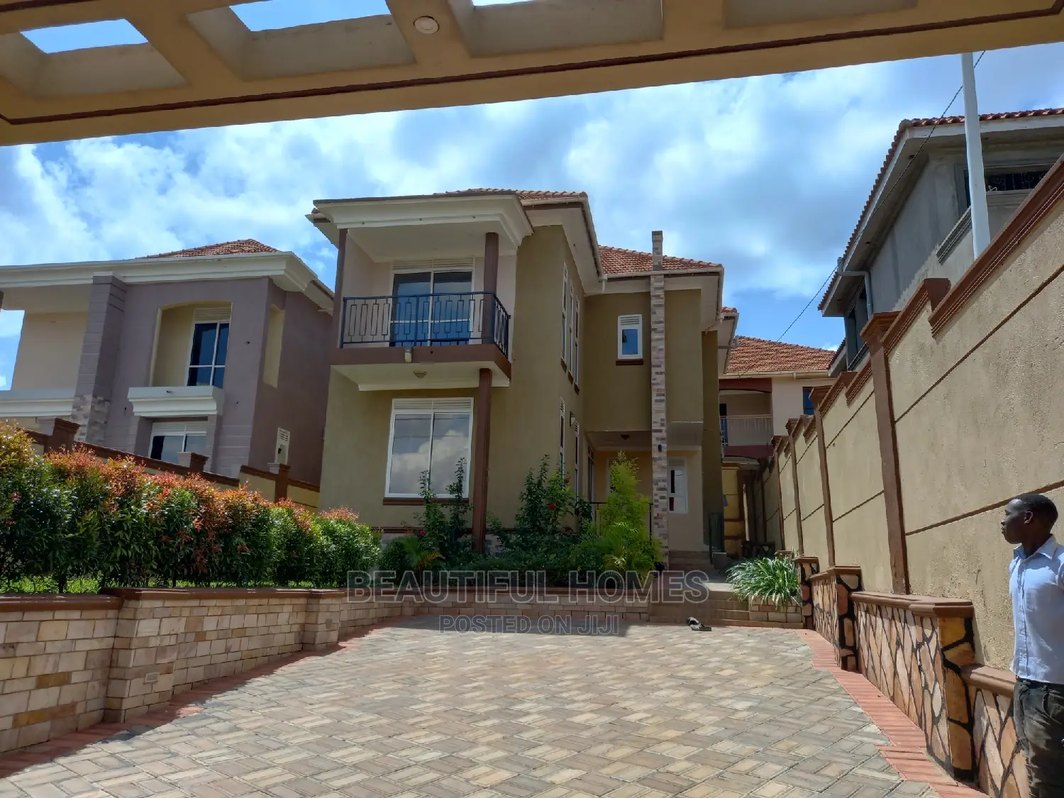 Furnished 4bdrm Mansion in Kira Tarmacked for Sale in Kira