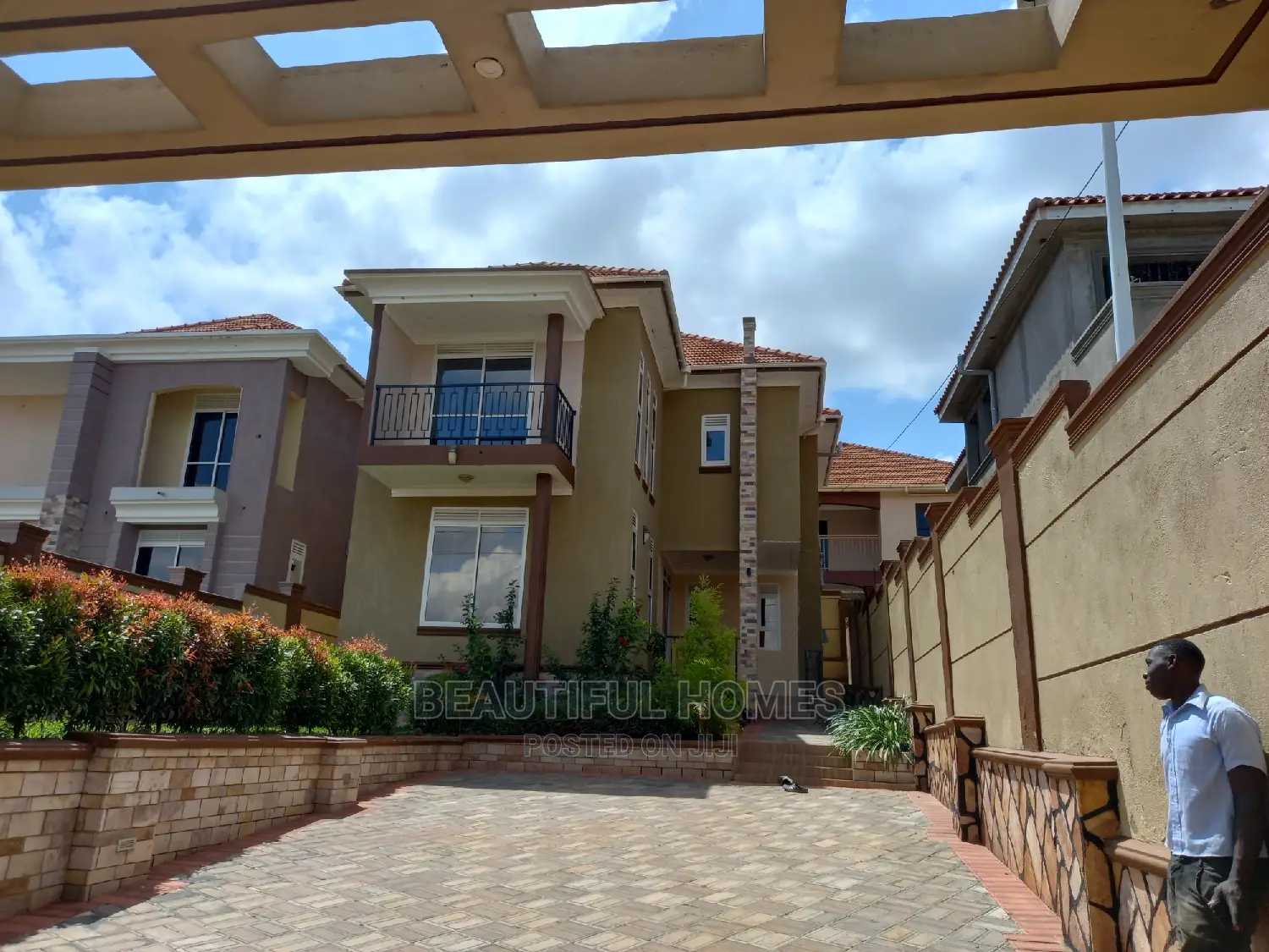 Furnished 4bdrm Mansion in Kira Tarmacked for Sale in Kira