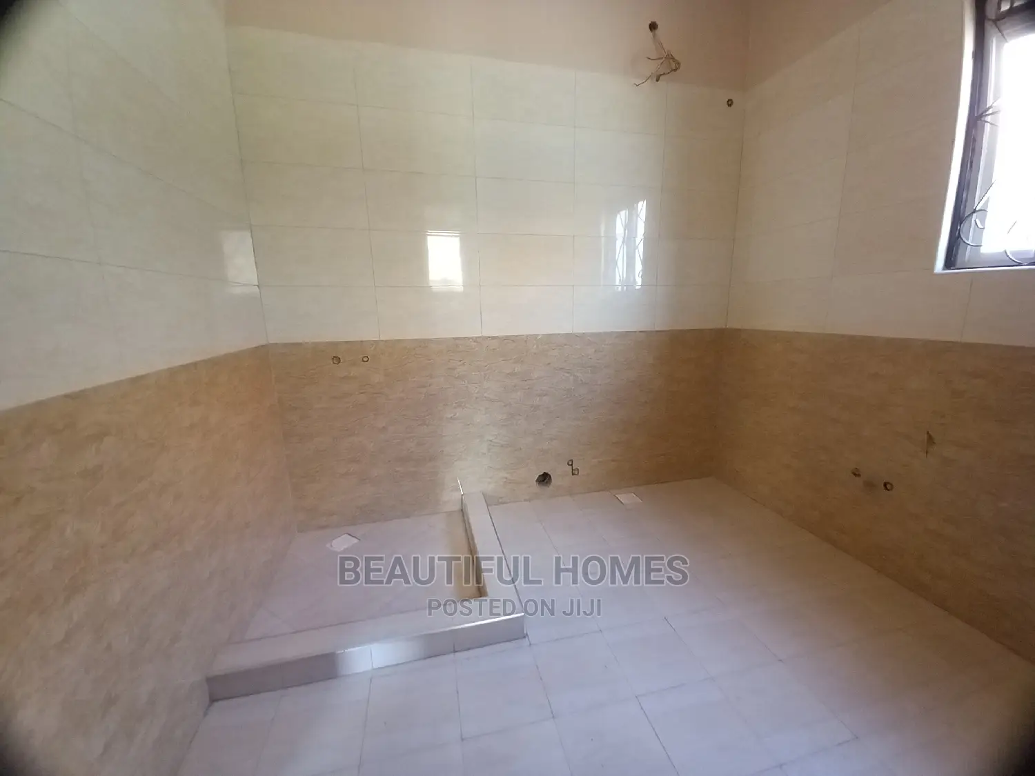 Furnished 4bdrm Maisonette in Kira Corporate for Sale in Kira