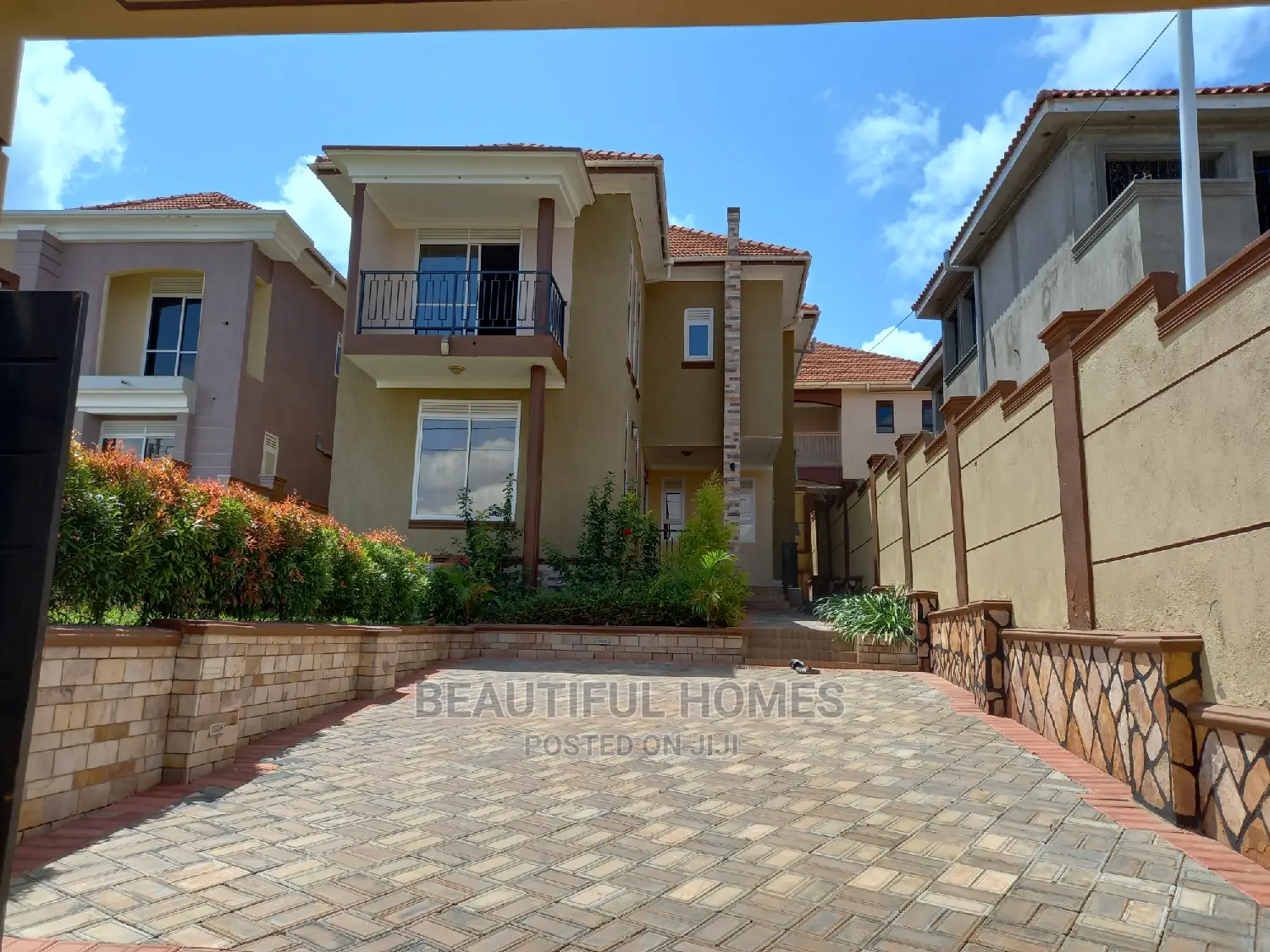 Furnished 4bdrm Duplex in Kira Ministers for Sale in Kira