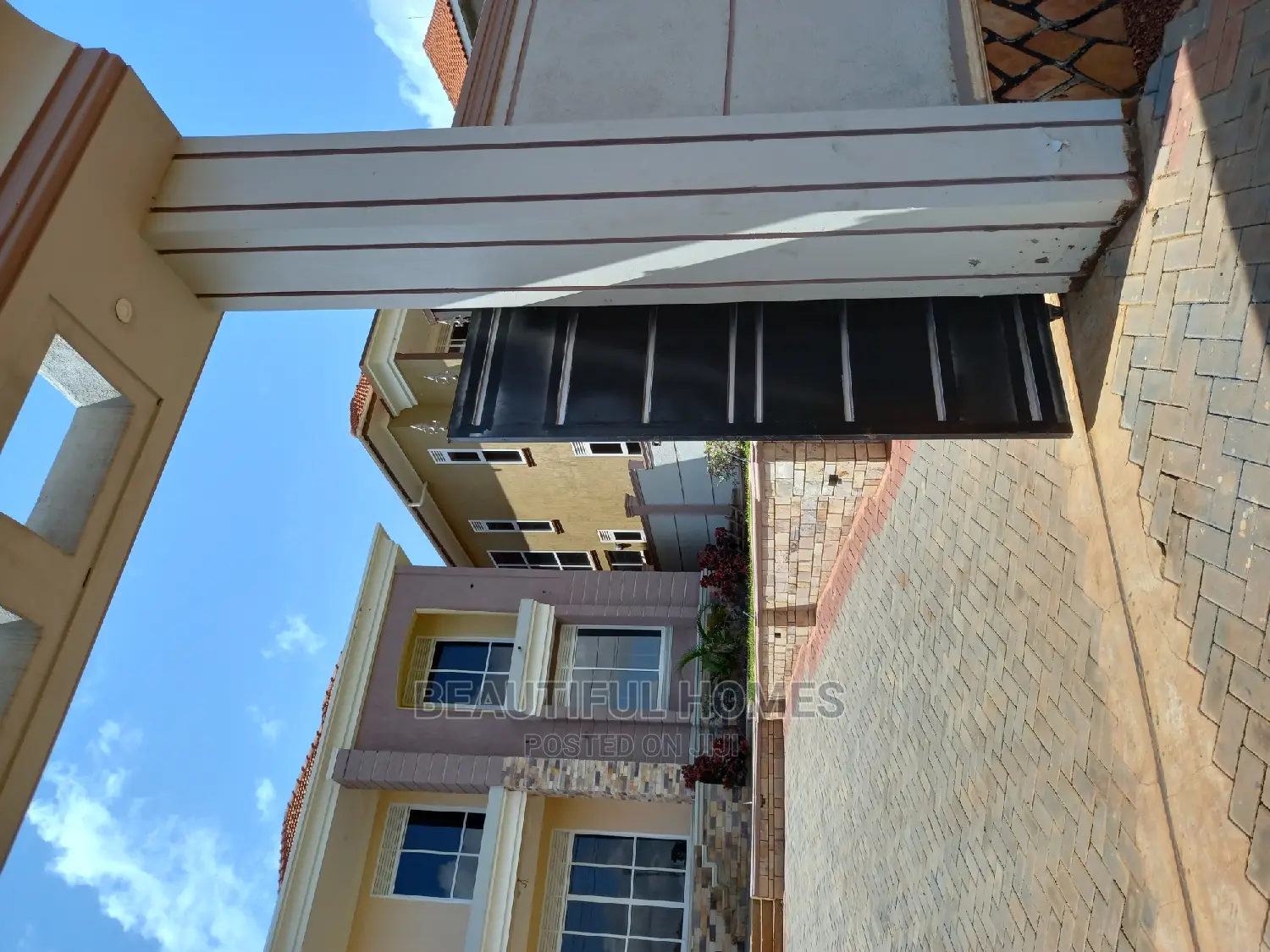 Furnished 4bdrm Mansion in Kira Corporate Lane for Sale in Kira