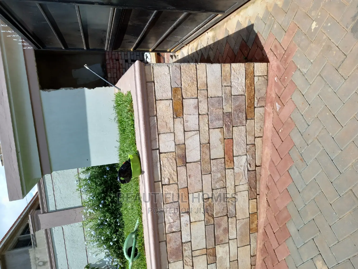 Furnished 4bdrm Mansion in Kira Corporate Lane for Sale in Kira