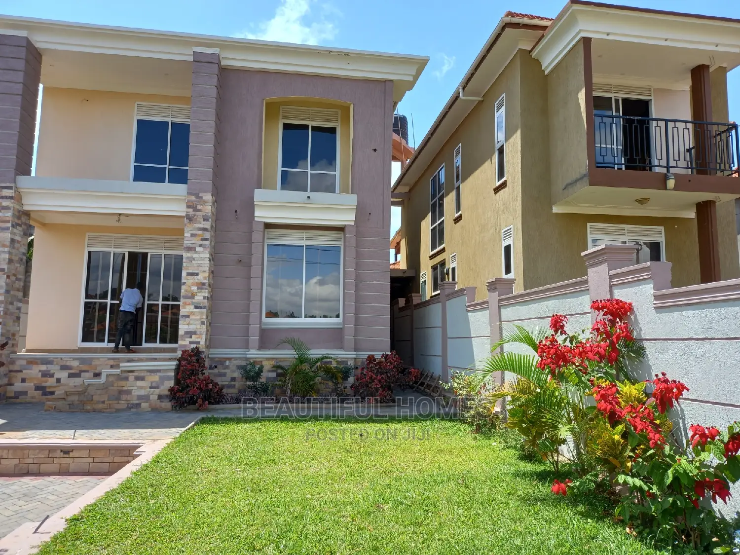 Furnished 4bdrm Mansion in Kira Rich for Sale in Kira