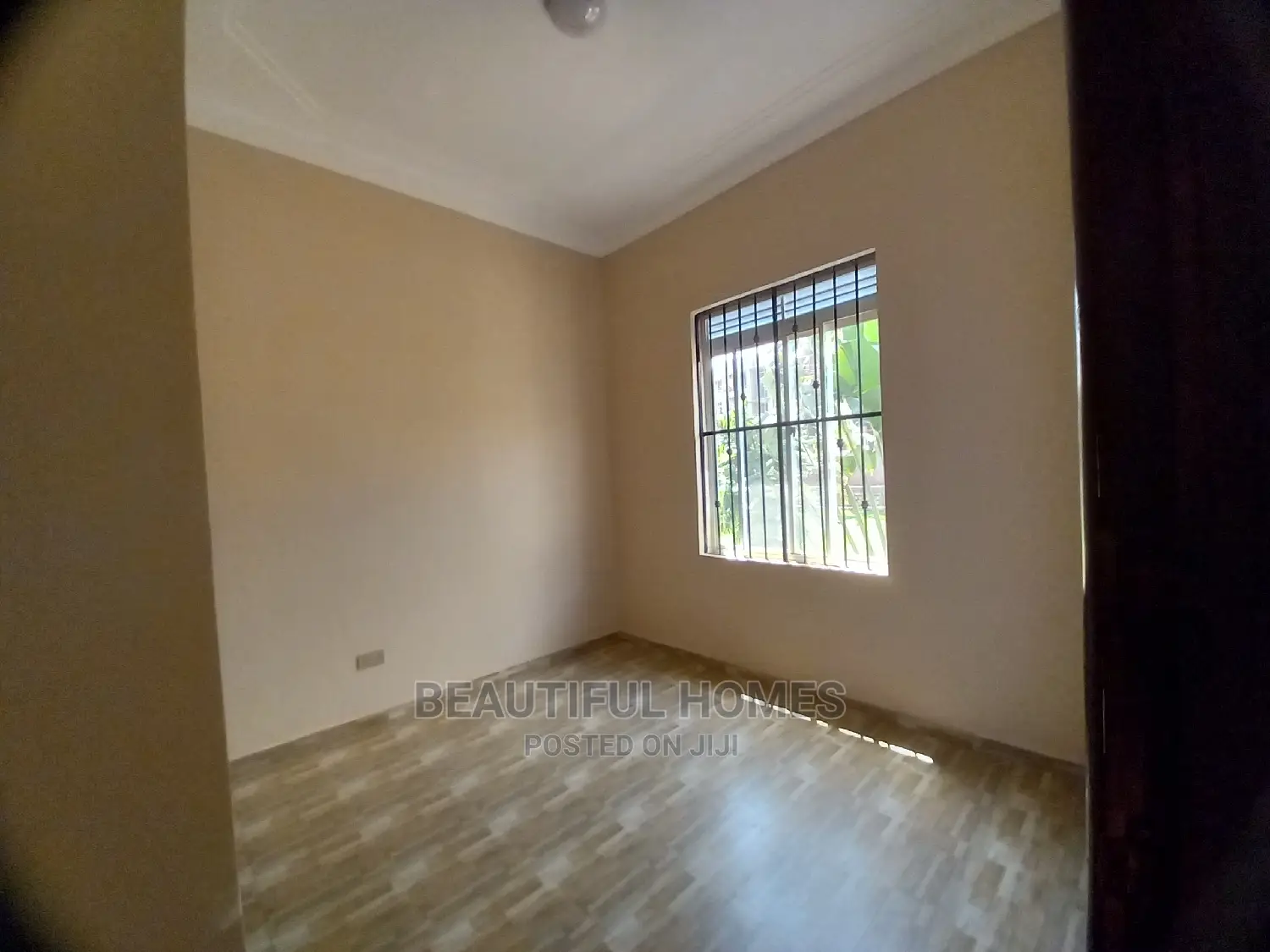 Furnished 4bdrm Mansion in Kira Rich for Sale in Kira