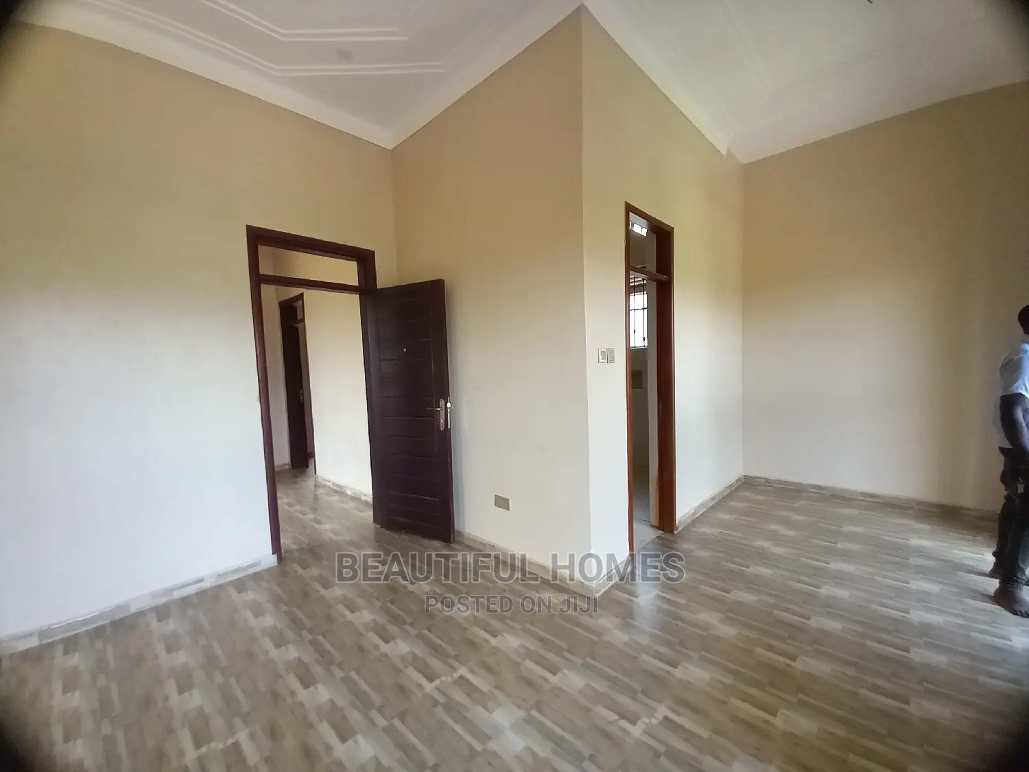 Furnished 4bdrm Mansion in Kira Rich for Sale in Kira
