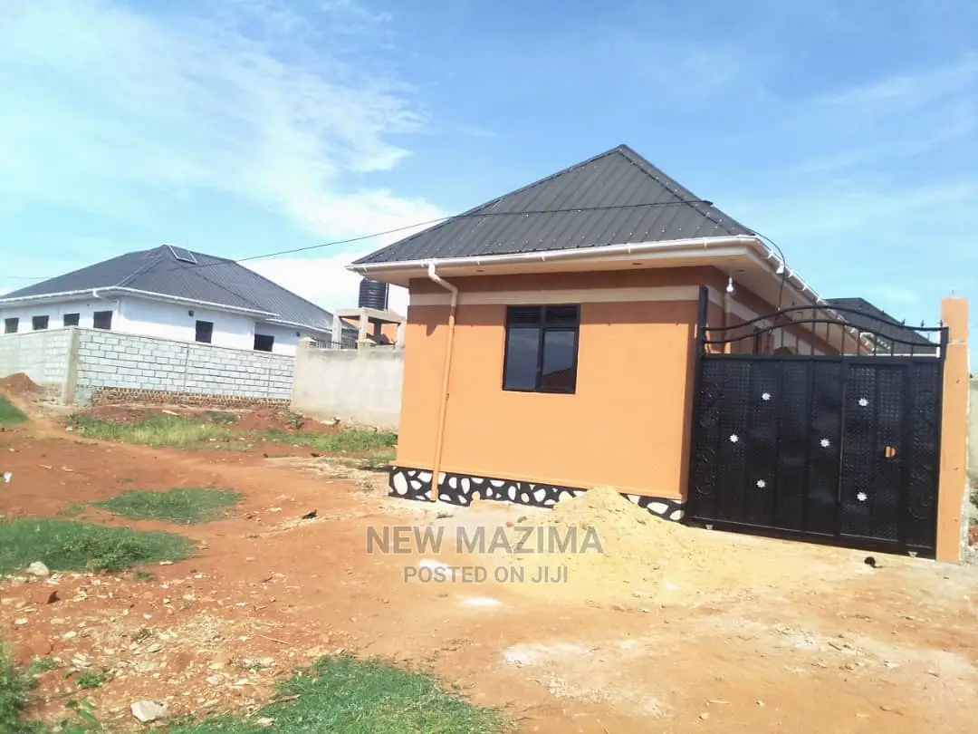 2bdrm House in After Munyonyo In, Division a for Sale in Division A