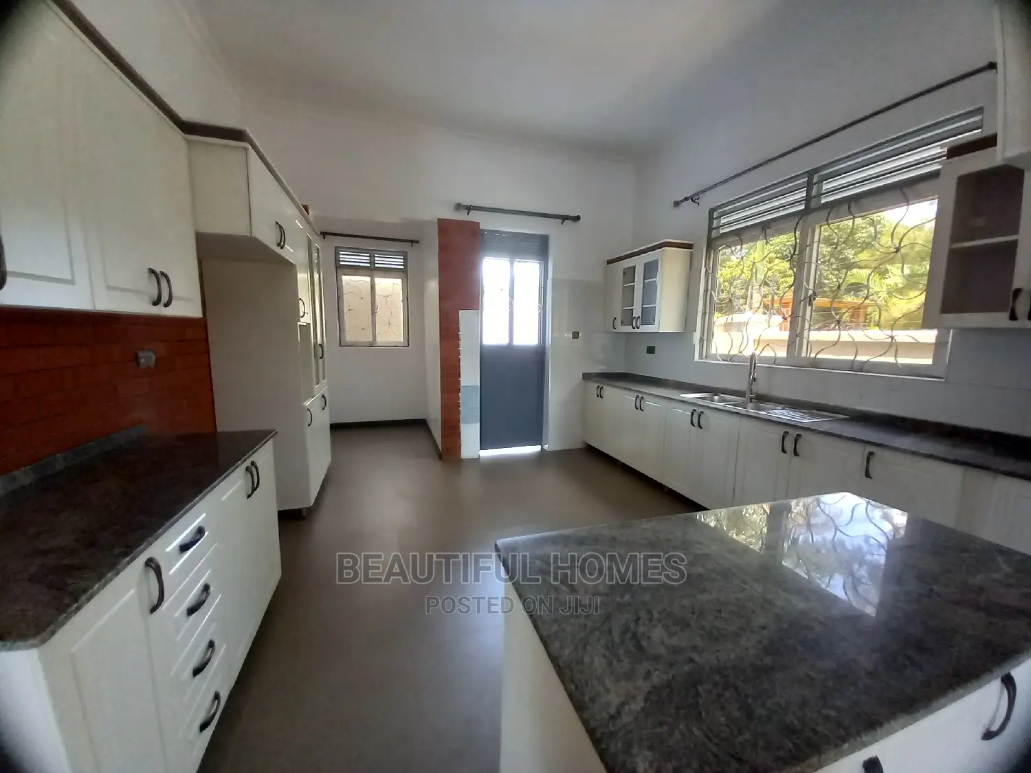 Furnished 4bdrm Bungalow in Kira Corporate for Sale in Kira