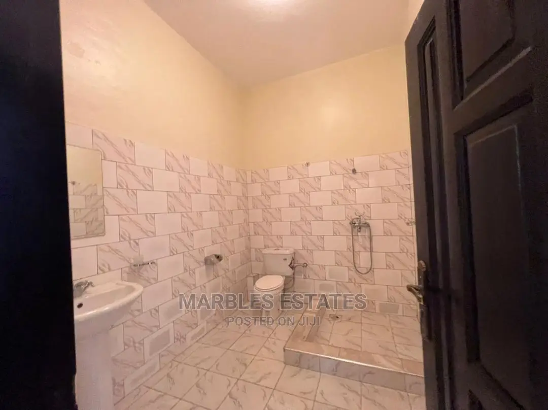 3bdrm Apartment in Muyenga, Central Division for Sale in Central Division