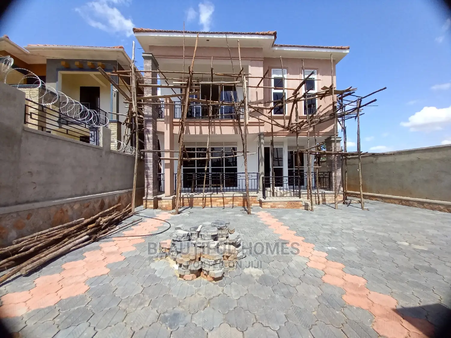 Furnished 4bdrm Maisonette in Najjera Gated Estae, Central Division in Central Division