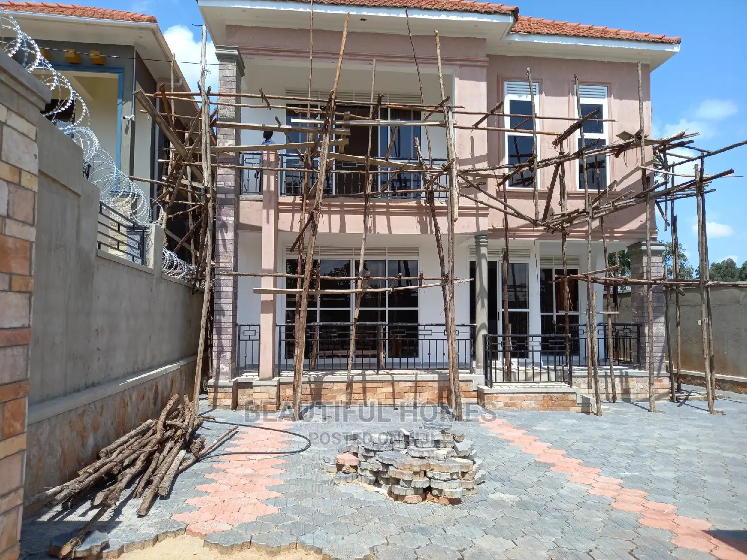 Furnished 4bdrm Maisonette in Najjera Gated Estae, Central Division in Central Division