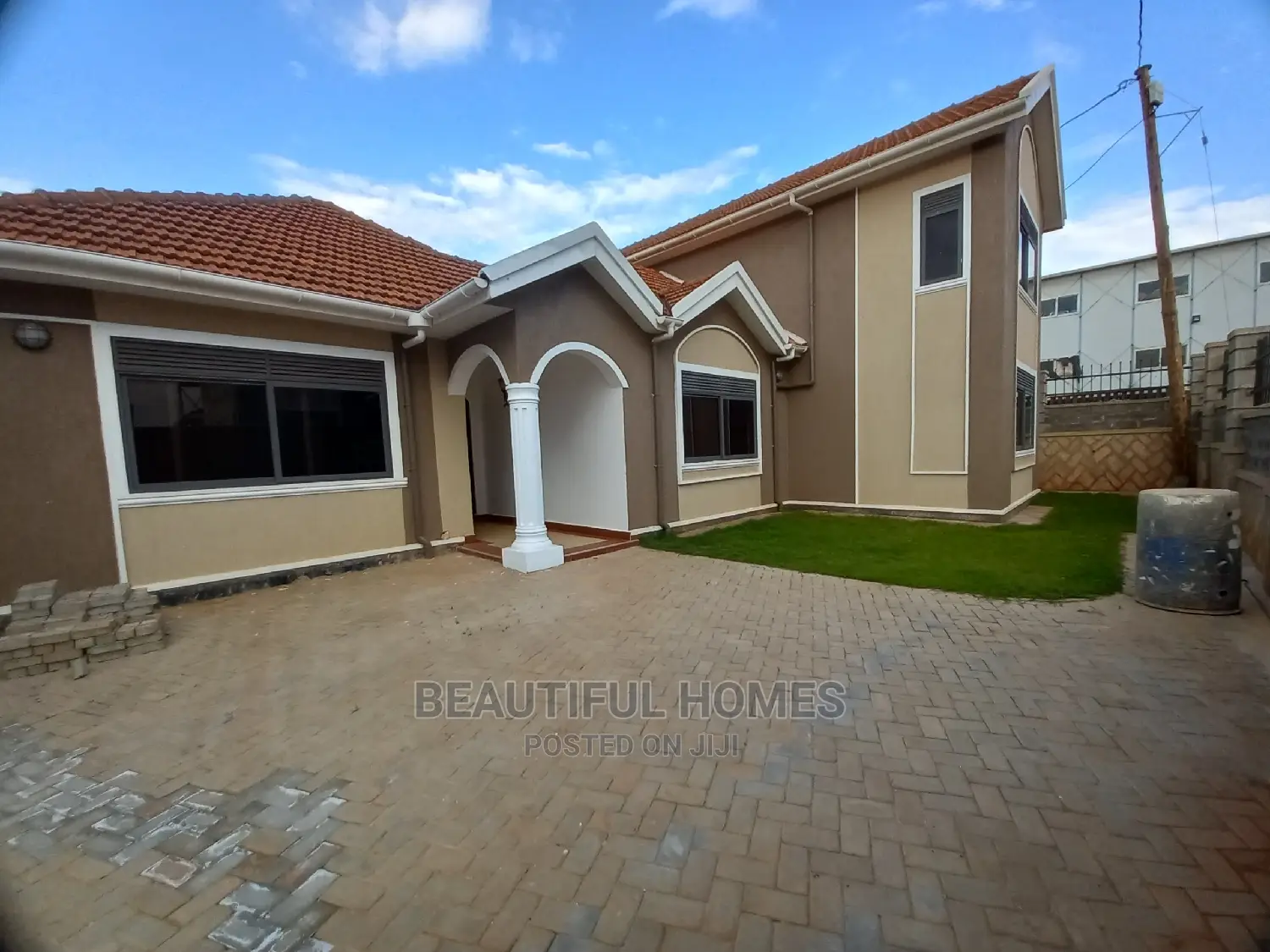 Furnished 4bdrm Duplex in Kira Tarmack, Central Division for Sale in Central Division