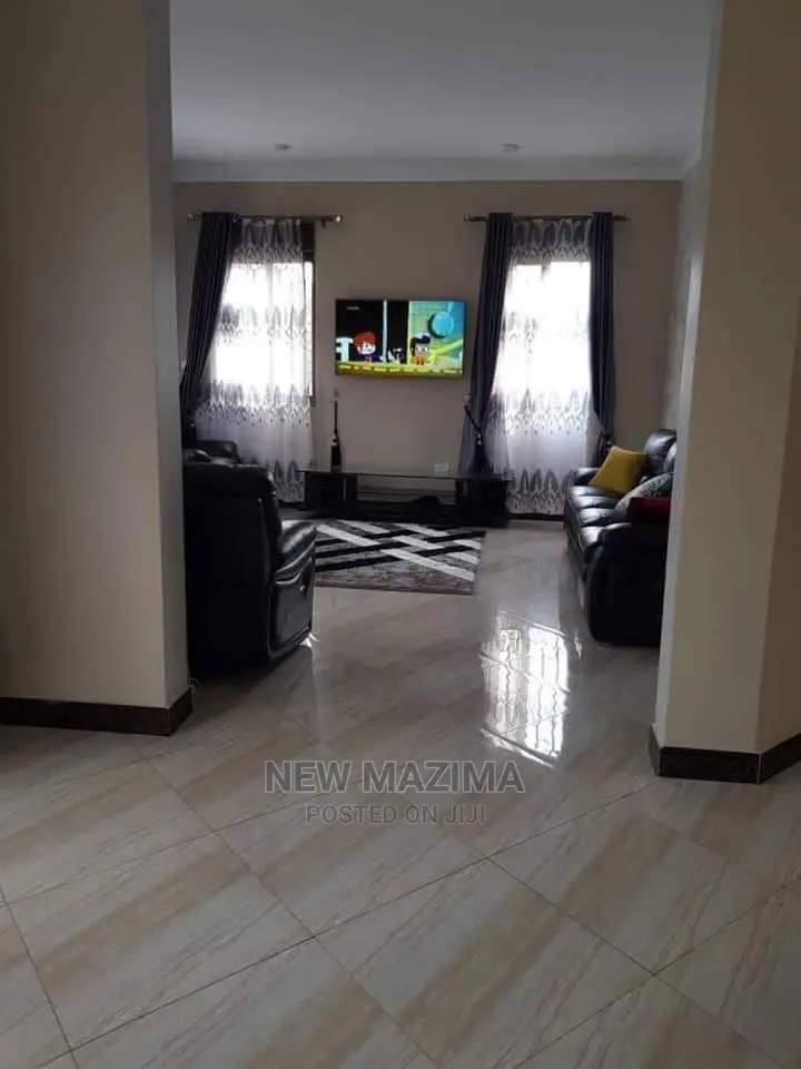 5bdrm Mansion in Buziga Heights, Division B for Sale in Division B