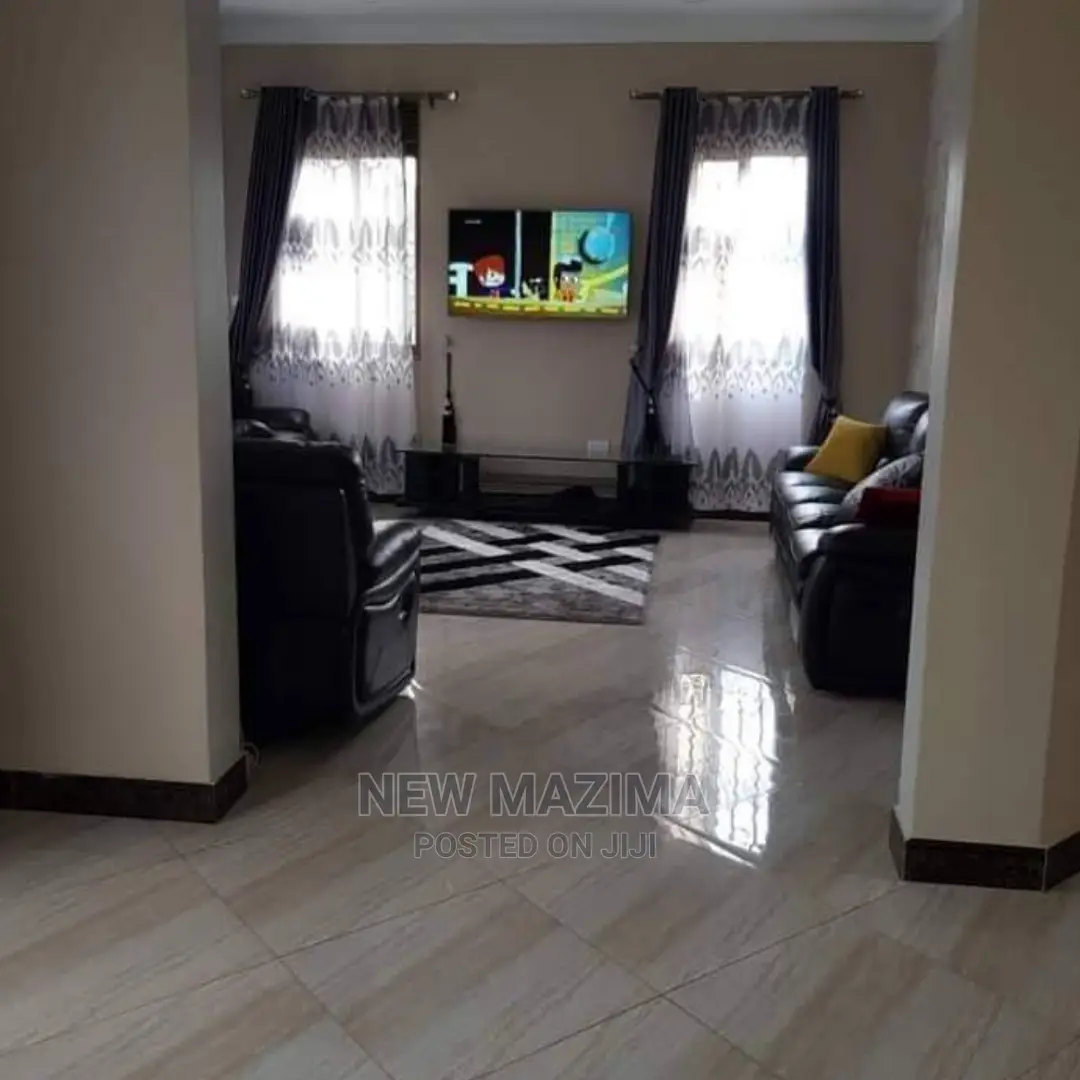 5bdrm Mansion in Buziga Heights, Division B for Sale in Division B