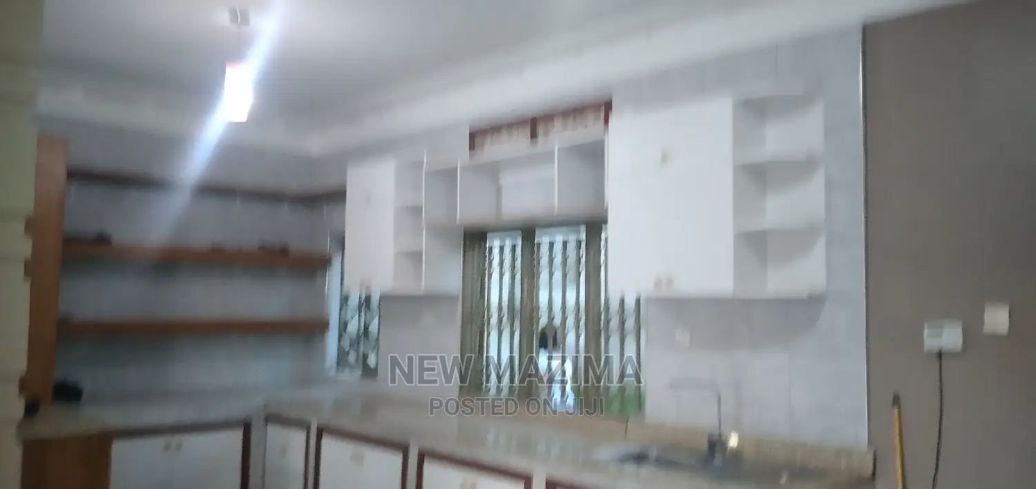 3bdrm Bungalow in Buziga, Division B for Sale in Division B