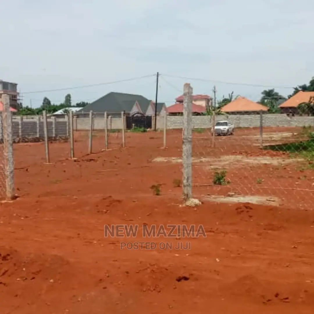 Arleady Fencedplot in Cage Sale After Munyony Near Kazi Bech in Division B