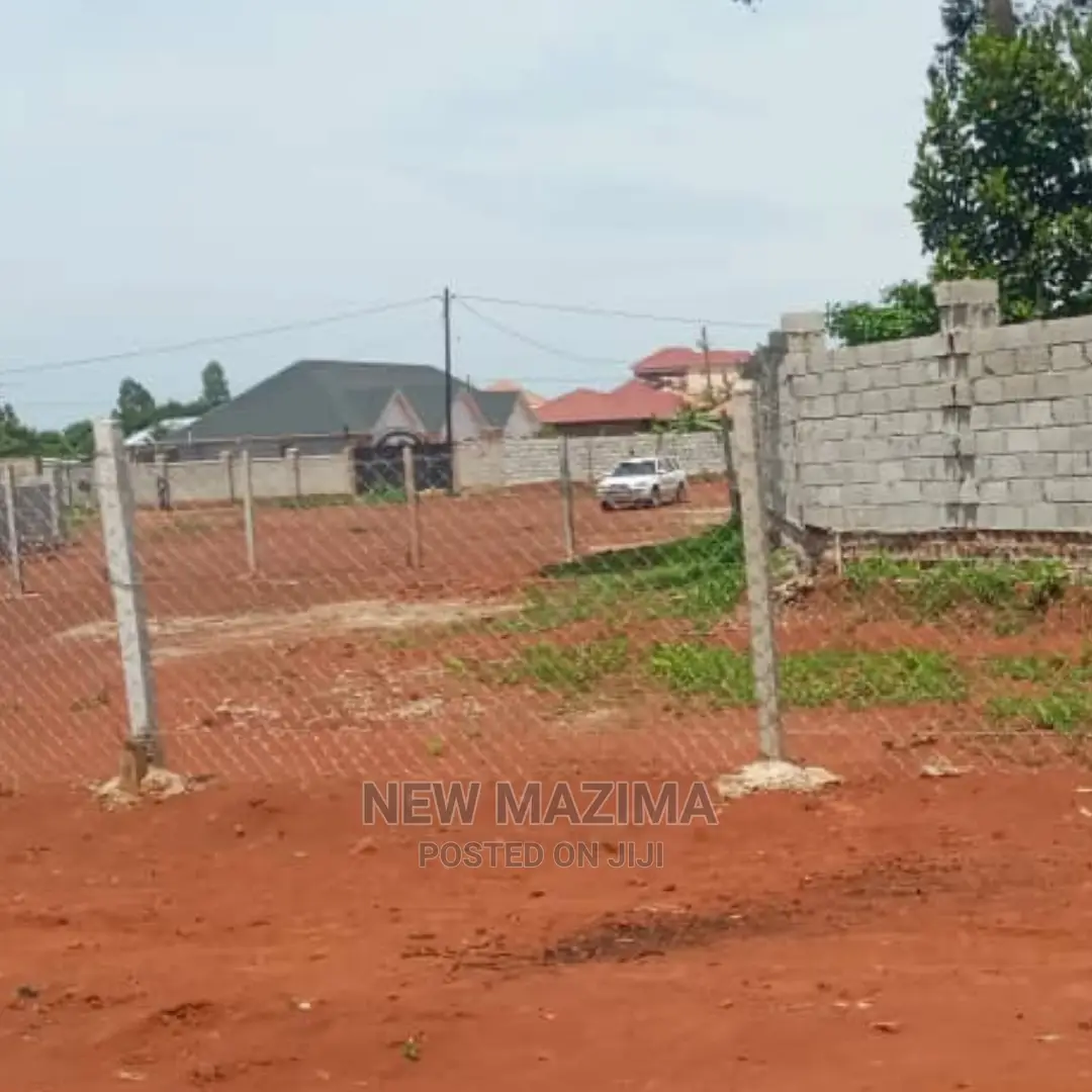 Arleady Fencedplot in Cage Sale After Munyony Near Kazi Bech in Division B