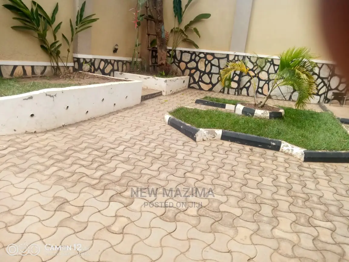 3bdrm House in Buziga Heights, Division B for Sale in Division B