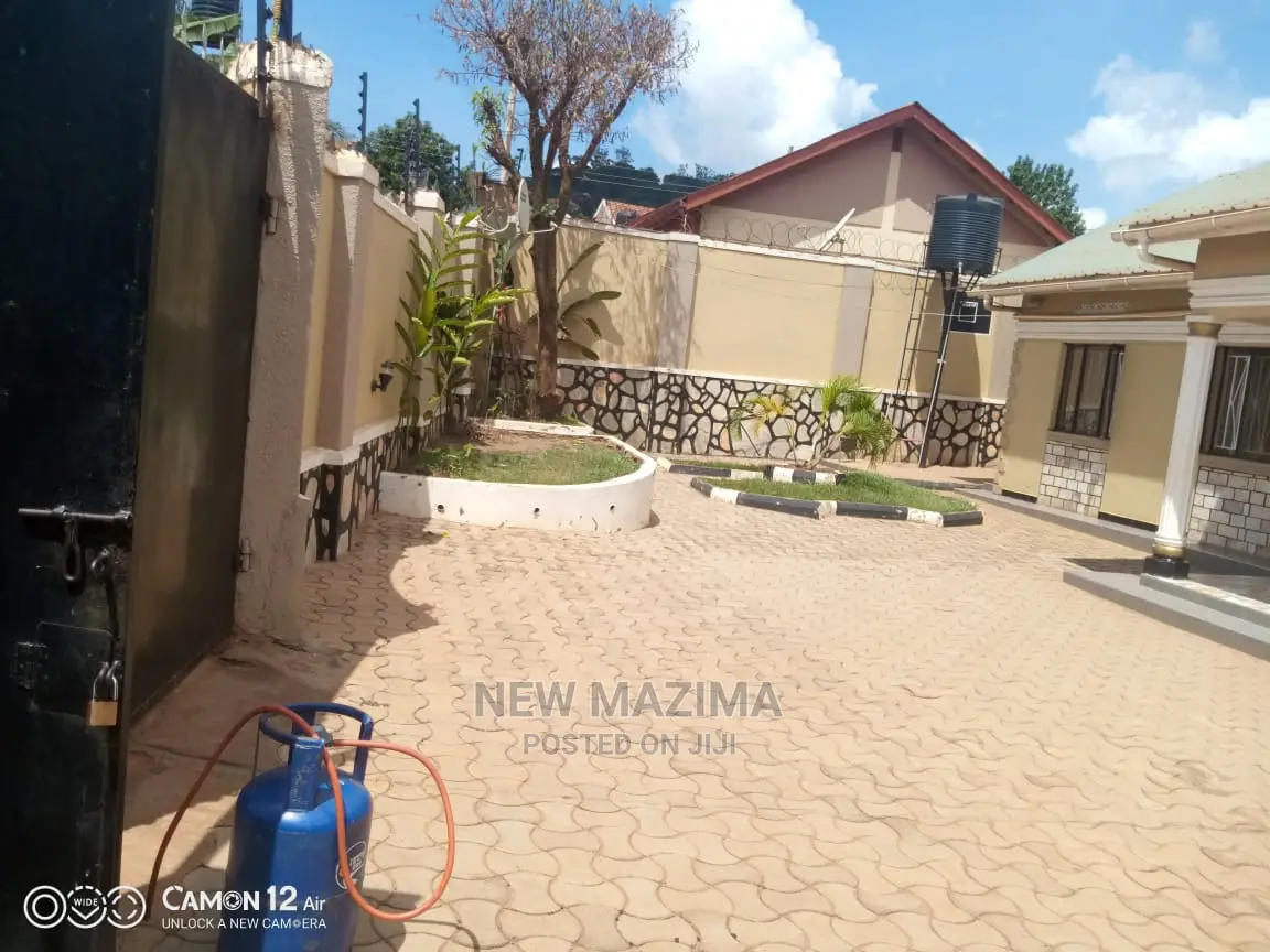 3bdrm House in Buziga Heights, Division B for Sale in Division B