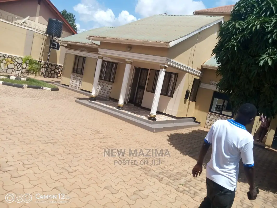 3bdrm House in Buziga Heights, Division B for Sale in Division B