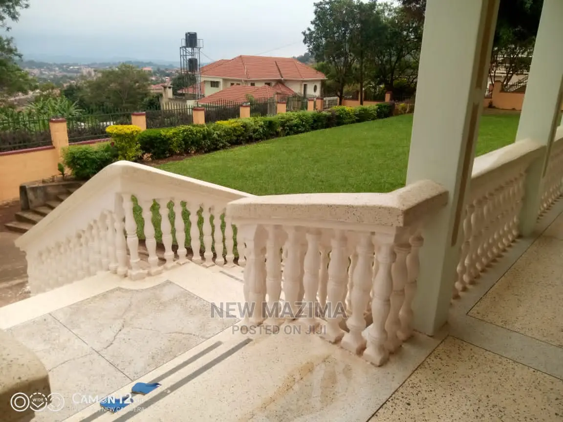Furnished 4bdrm Mansion in Makindye Kizungu, Division B for Rent in Division B