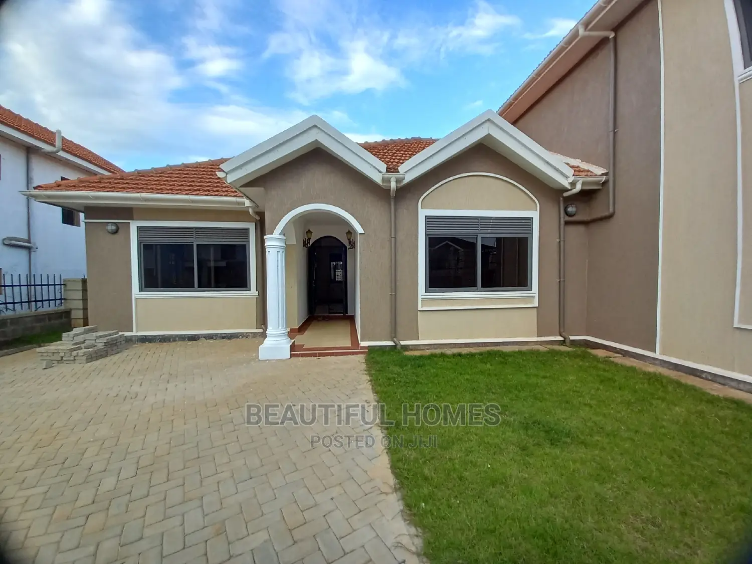 Furnished 4bdrm Mansion in Kira Tarmacked for Sale in Kira