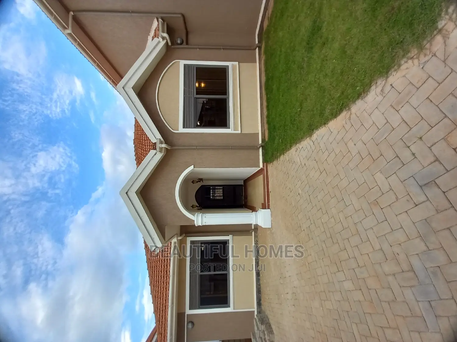 Furnished 4bdrm Duplex in Kira Rich Class, Central Division for Sale in Central Division