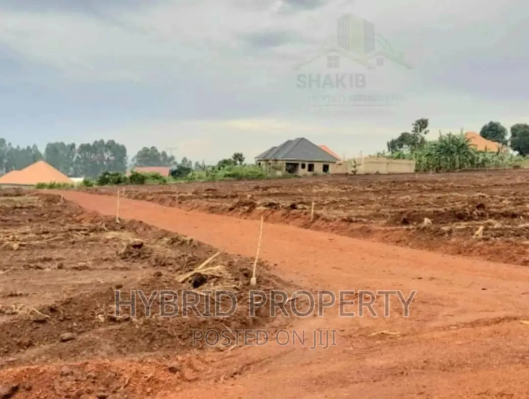 Plots For Sale At Kayunga~Senge [Wakiso] Estate~ Hoima Road. in Wakiso / Wakiso
