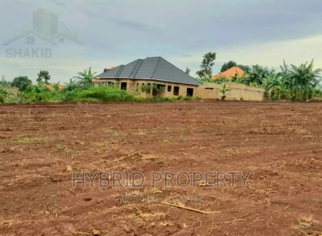 Plots For Sale At Kayunga~Senge [Wakiso] Estate~ Hoima Road. in Wakiso / Wakiso