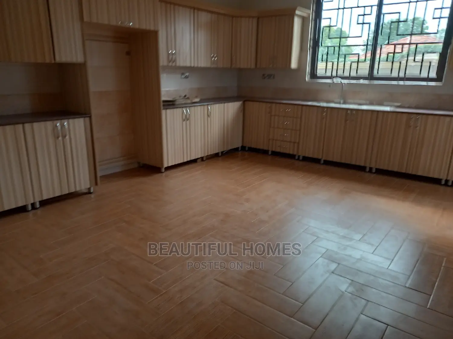 Furnished 6bdrm House in Kira Tarmacked for Sale in Kira
