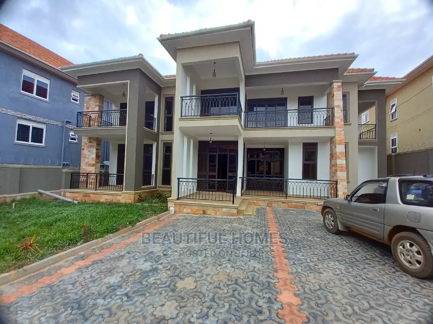 Furnished 6bdrm Mansion in Kira Rich for Sale in Kira