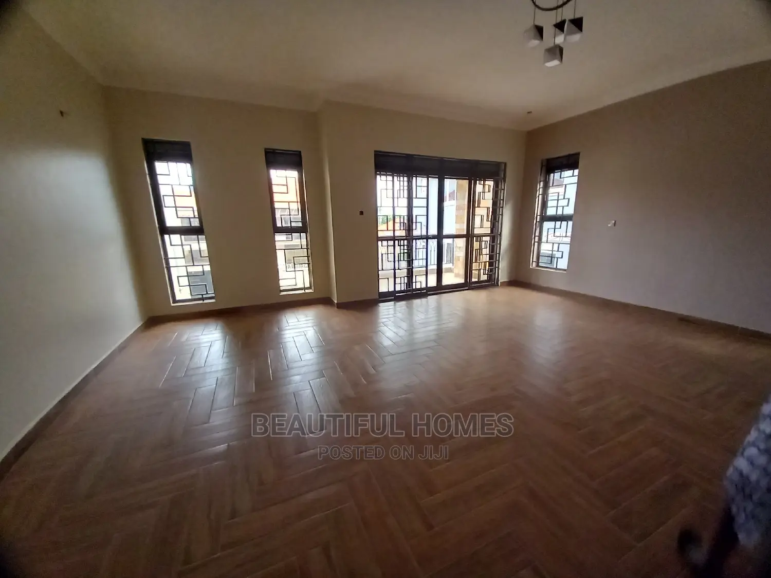 Furnished 6bdrm Mansion in Kira Rich for Sale in Kira