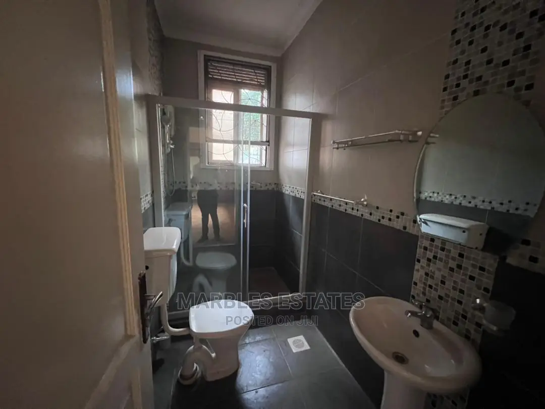 4bdrm Townhouse/Terrace in Bugoloobi, Central Division for Rent in Central Division