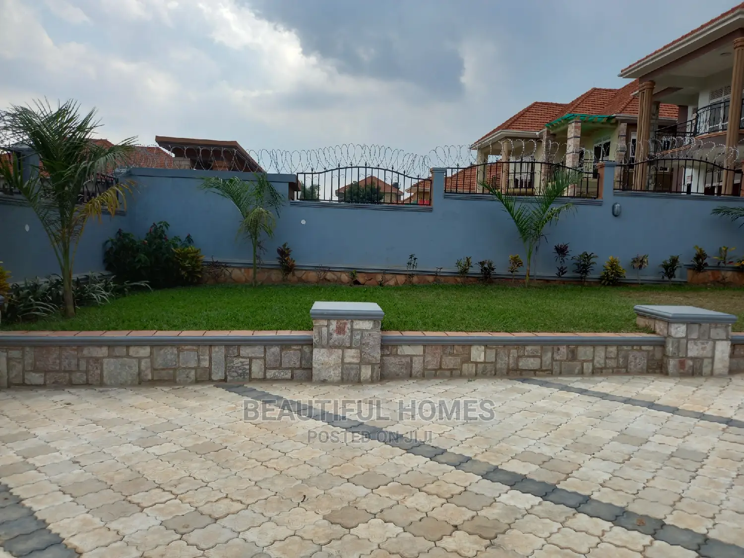 Furnished 6bdrm Mansion in Kira Tarmacked, Central Division for Sale in Central Division