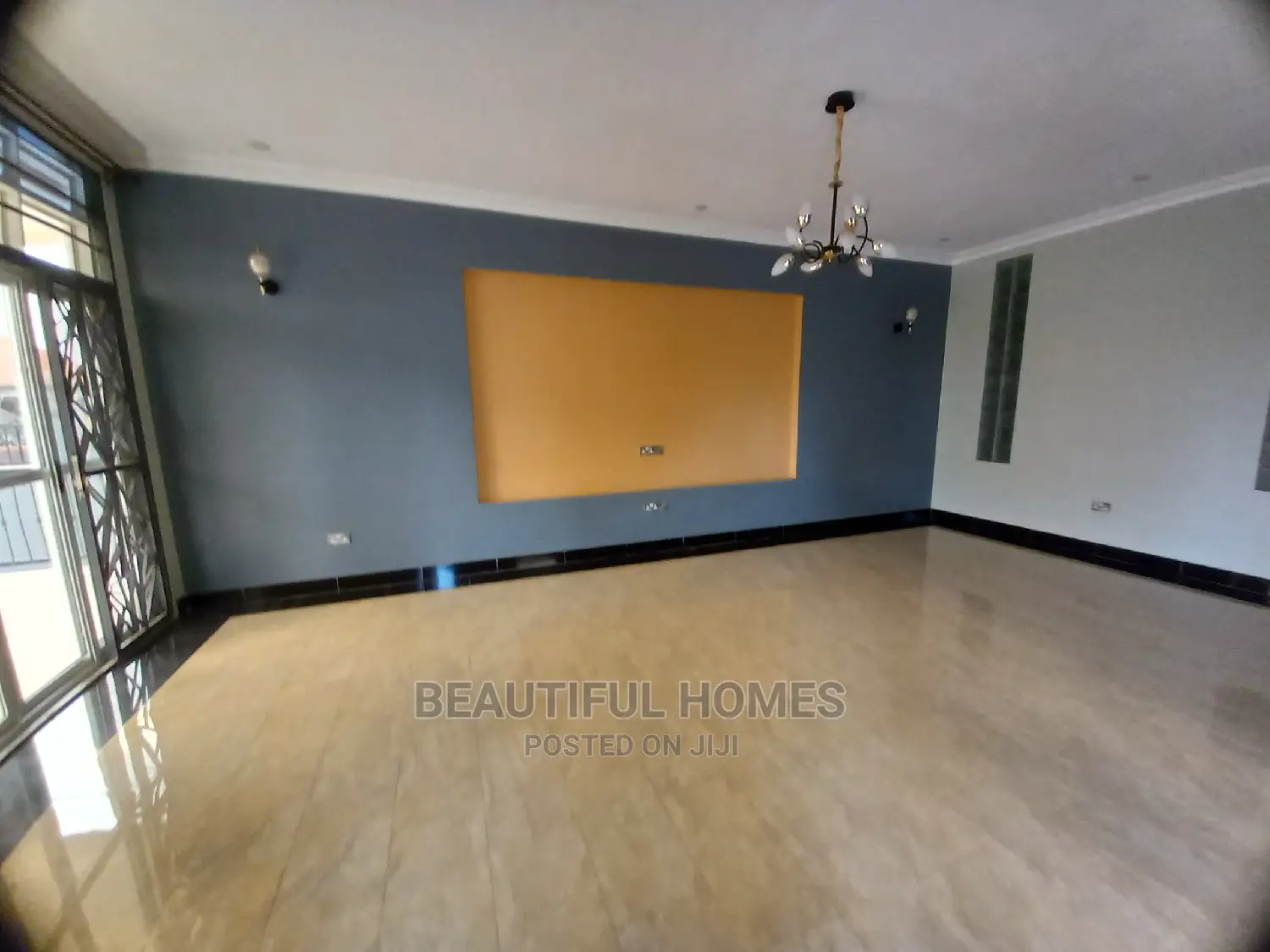Furnished 6bdrm Mansion in Kira Tarmacked, Central Division for Sale in Central Division