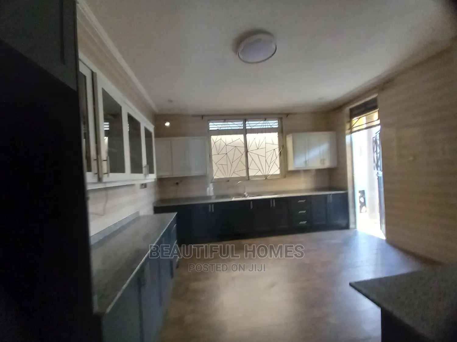 Furnished 6bdrm House in Kira Corporate for Sale in Kira