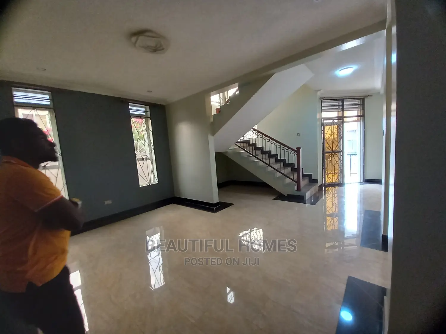 Furnished 6bdrm House in Kira Corporate for Sale in Kira