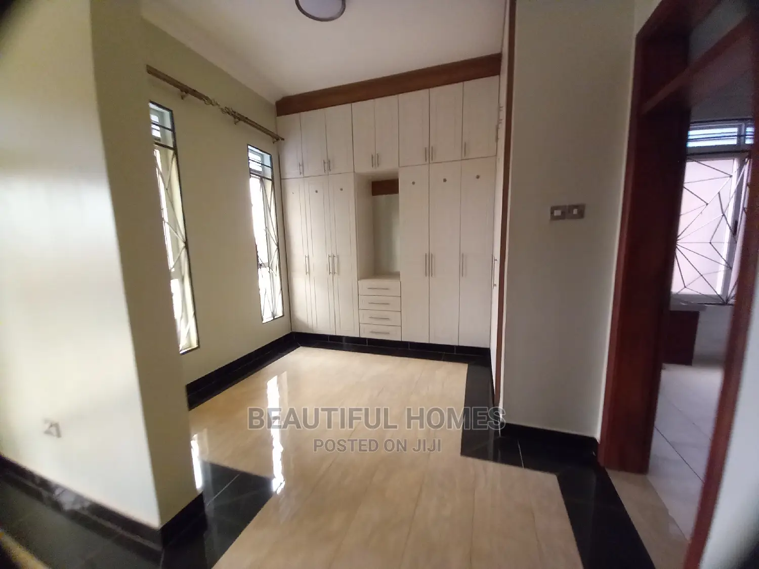 Furnished 6bdrm House in Kira Tarmacked for Sale in Kira