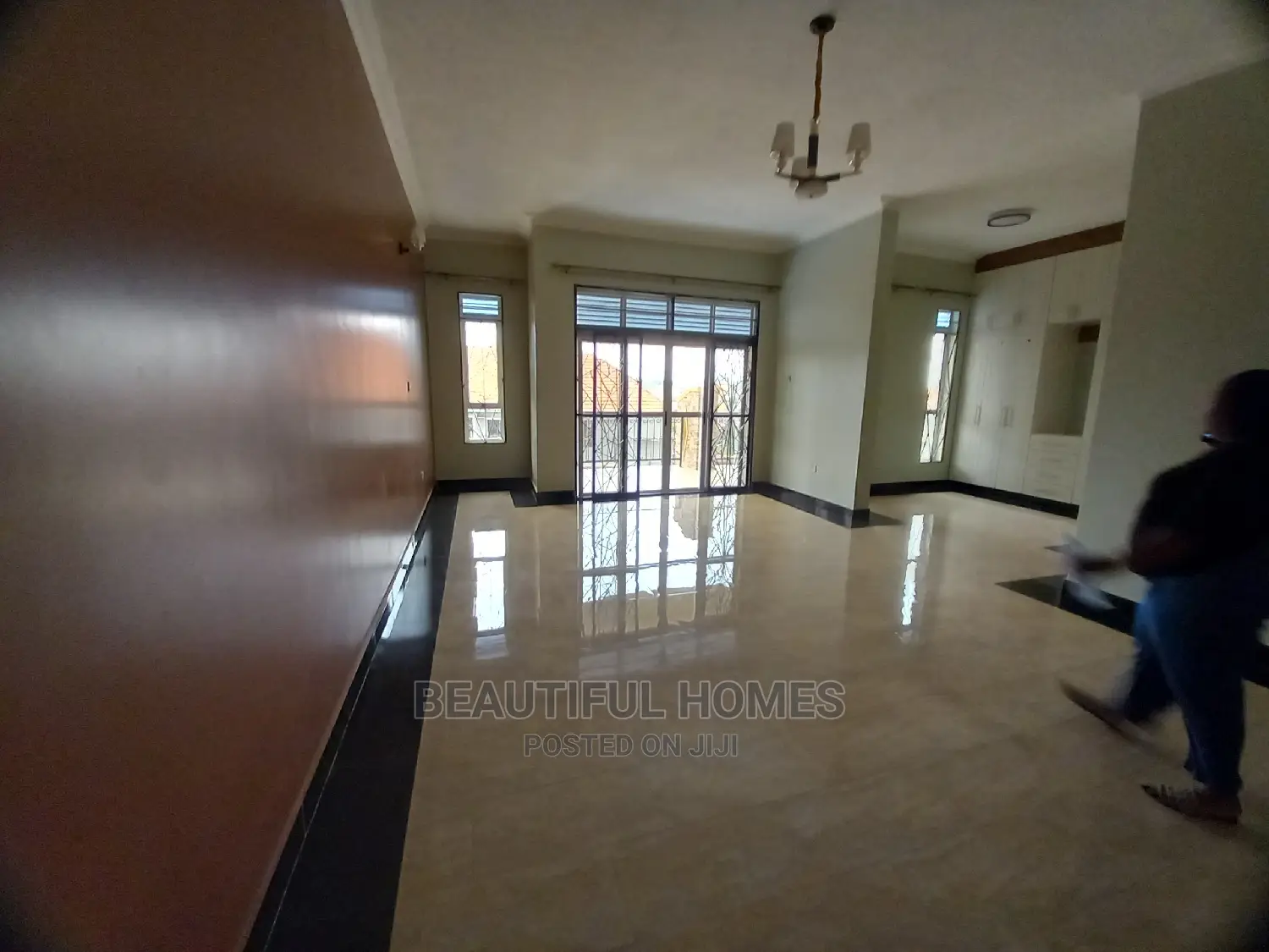 Furnished 6bdrm House in Kira Tarmacked for Sale in Kira