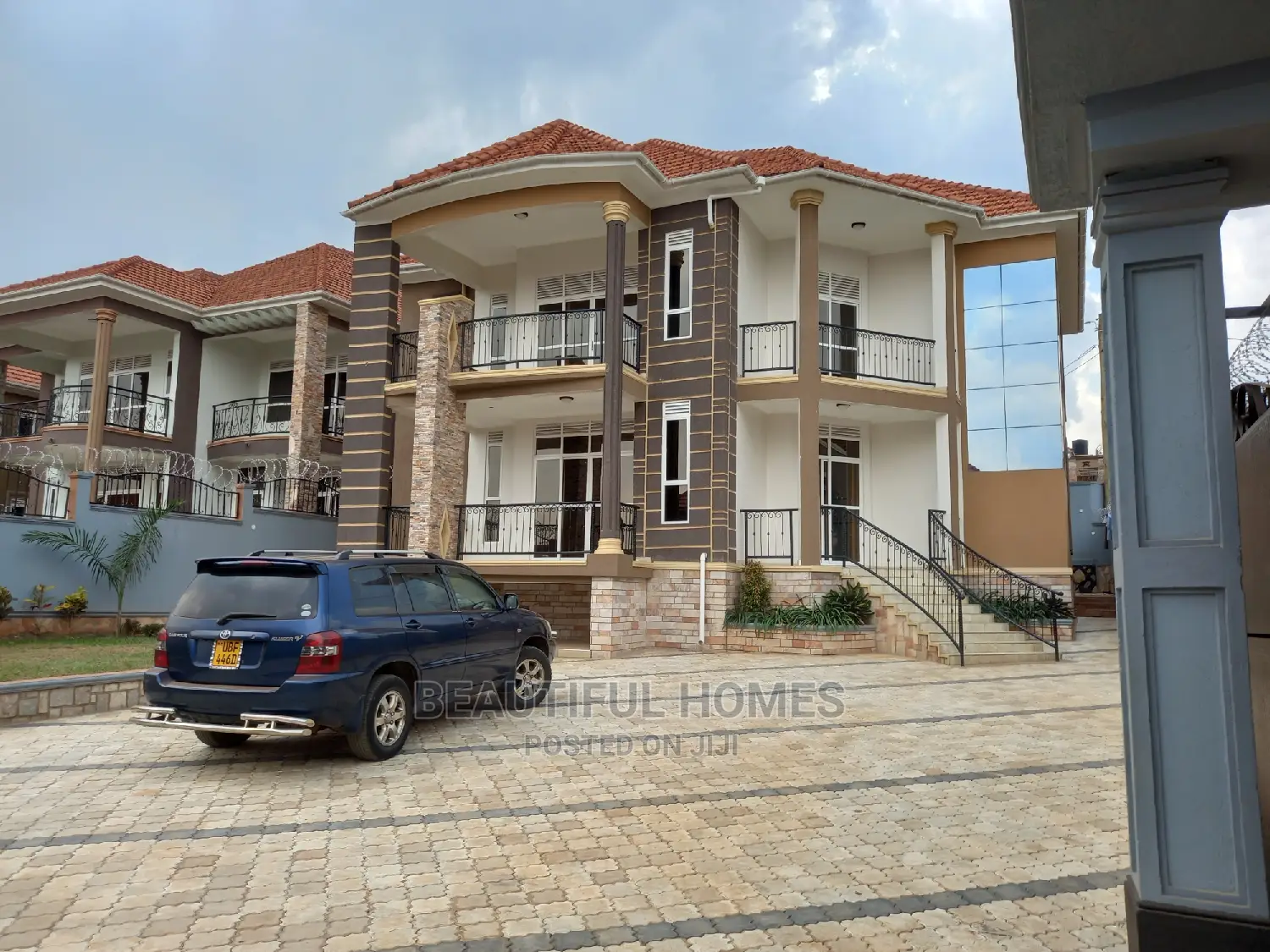 Furnished 6bdrm Mansion in Kira Tarmack for Sale in Kira