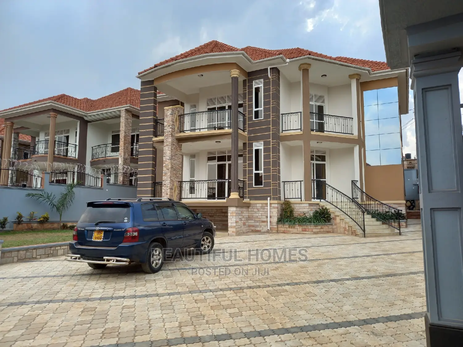 Furnished 6bdrm Mansion in Kira Tarmack for Sale in Kira