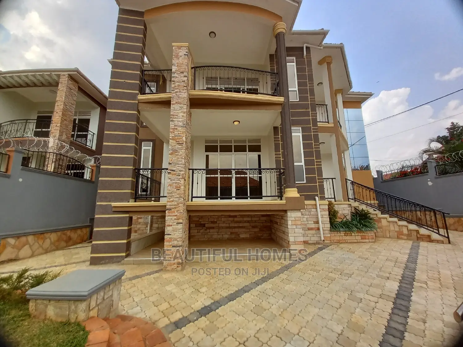 Furnished 6bdrm Mansion in Kira Tarmacked for Sale in Kira