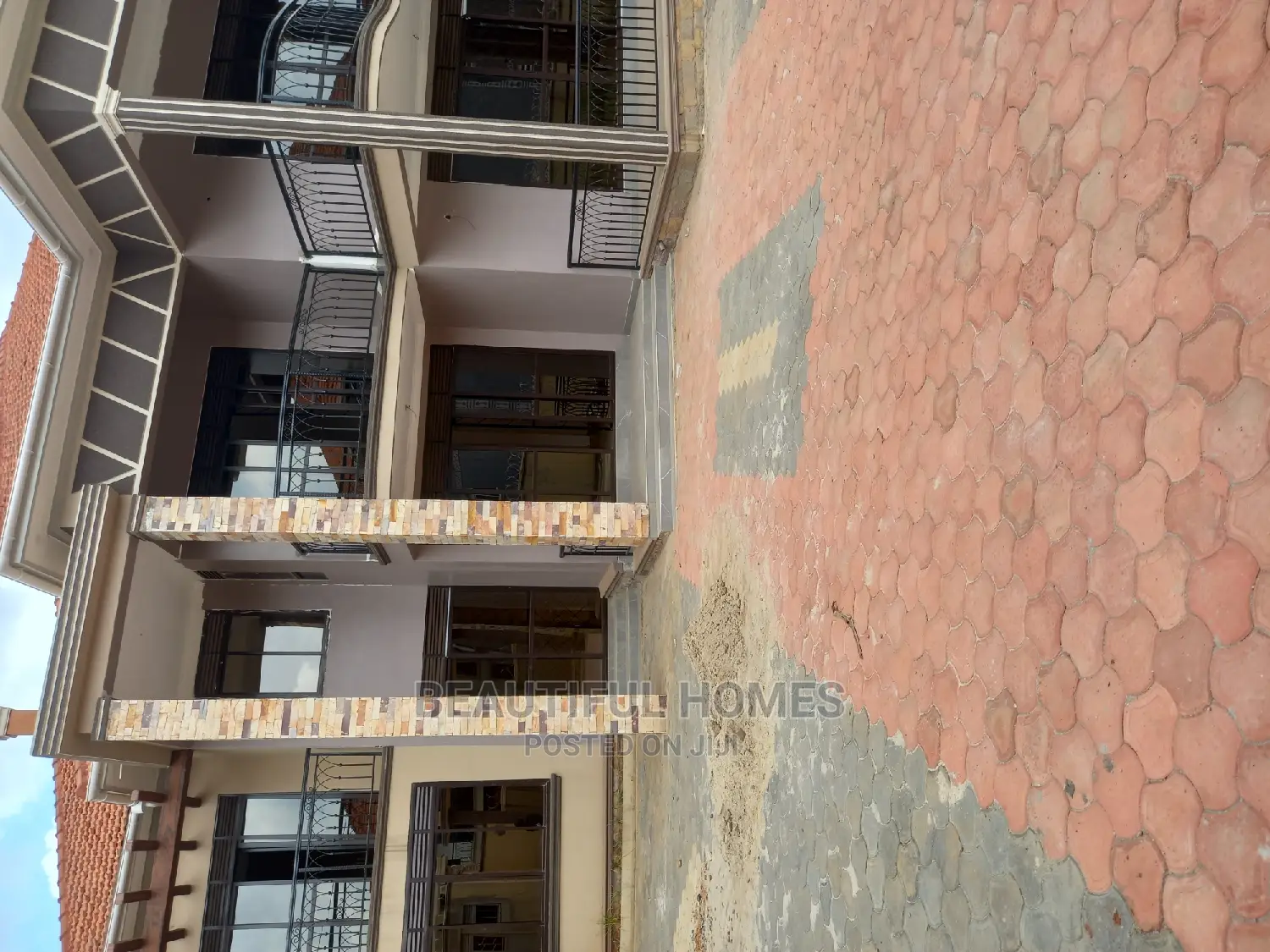 Furnished 6bdrm Mansion in Kira Tarmacked for Sale in Kira