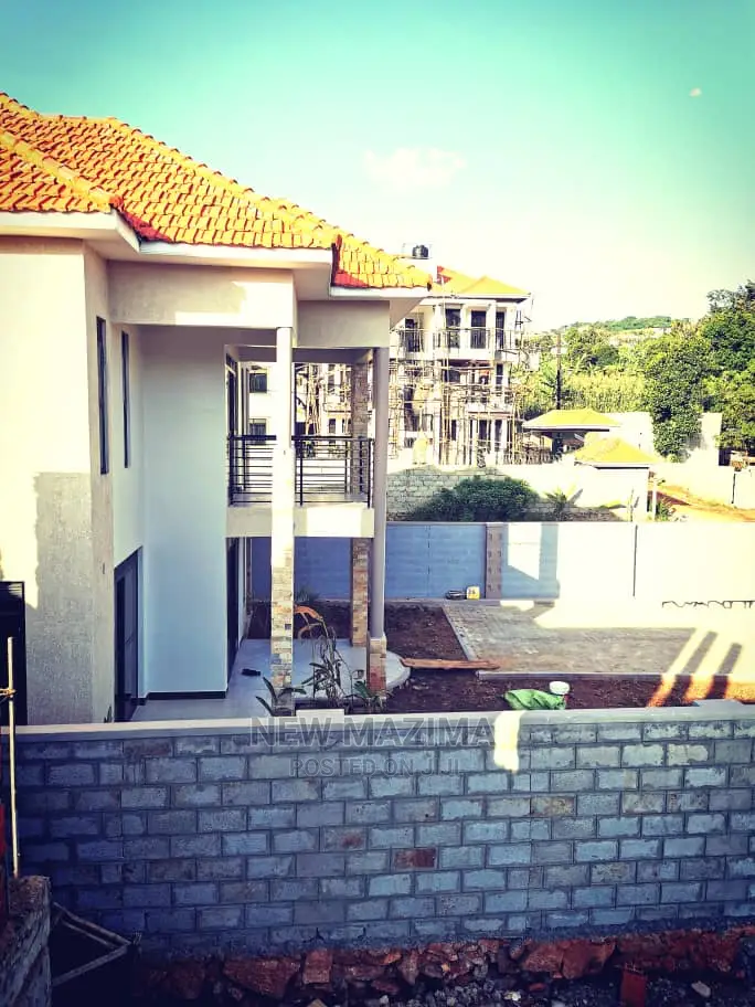 4bdrm House in Seguku Ntebe Rd, Division B for Sale in Division B