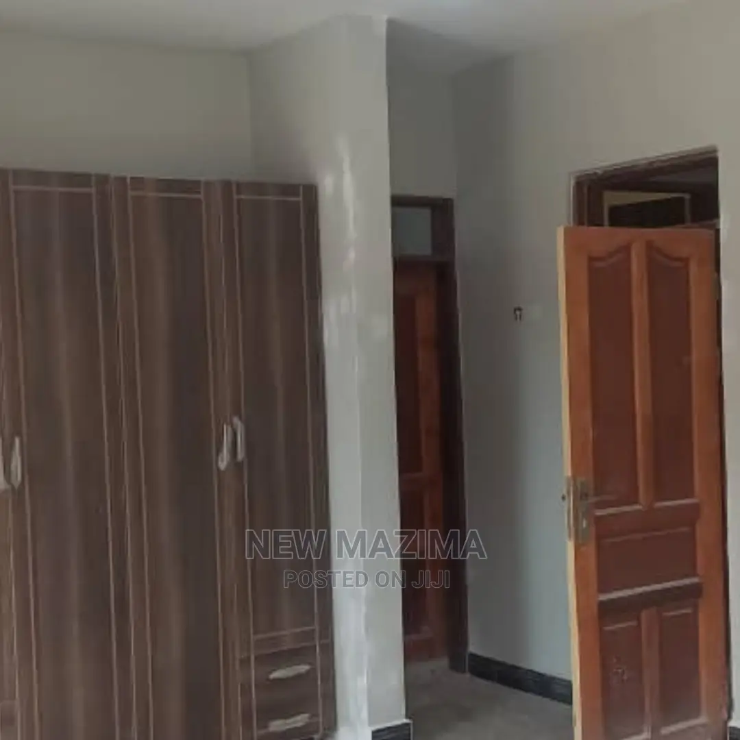 4bdrm House in Seguku Ntebe Rd, Division B for Sale in Division B