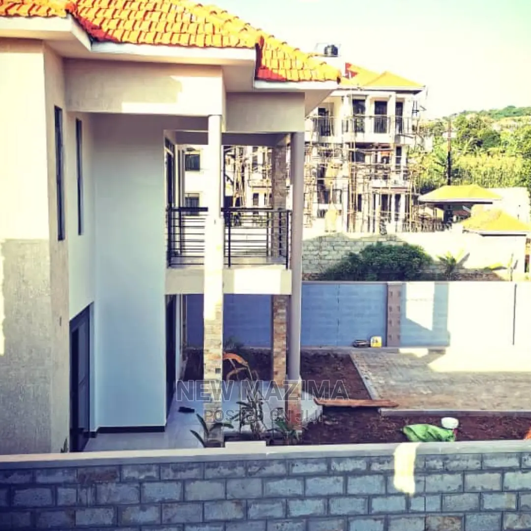 4bdrm House in Seguku Ntebe Rd, Division B for Sale in Division B