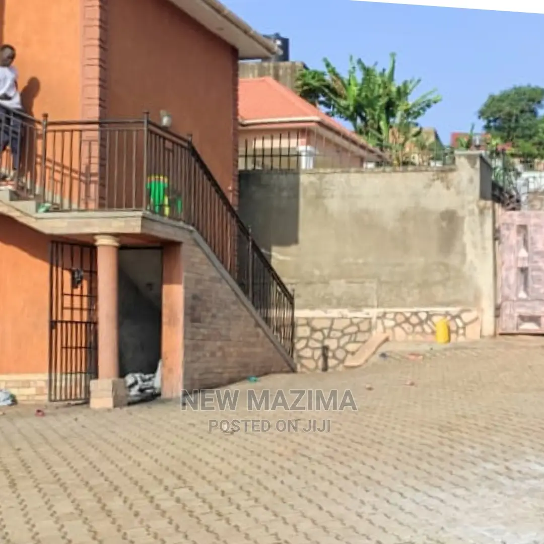 4bdrm House in Kitende Ntebe Rd, Division a for Sale in Division A
